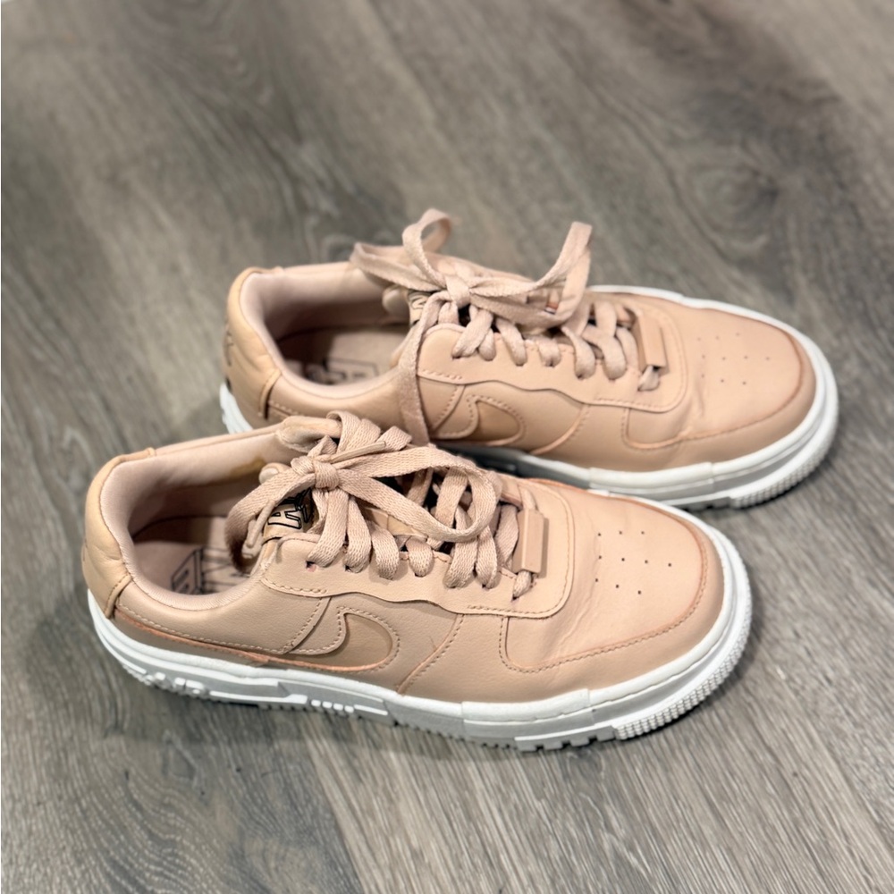 Nike Women's Light Pink Air Force One Sneakers Size 6 - Picture 2 of 12